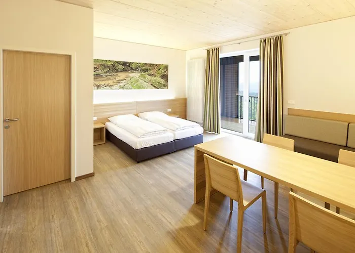 Schatz.kammer Burg Kreuzen 3*