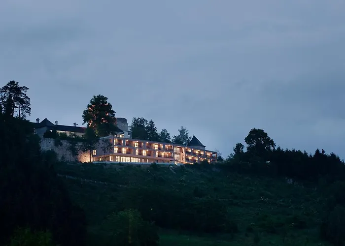 Schatz.kammer Burg Kreuzen Hotel 3*