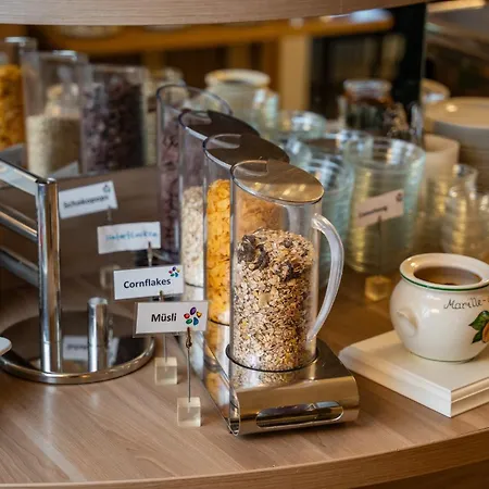 沙茨卡摩尔伯格克鲁曾酒店 3*