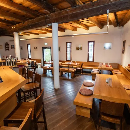 酒店 沙茨卡摩尔伯格克鲁曾酒店 3*