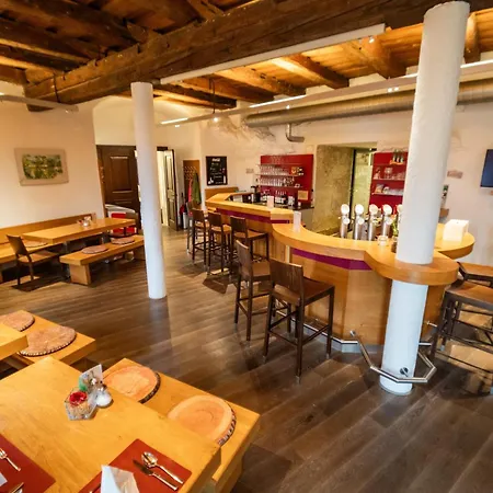 Schatz.kammer Burg Kreuzen Hotel